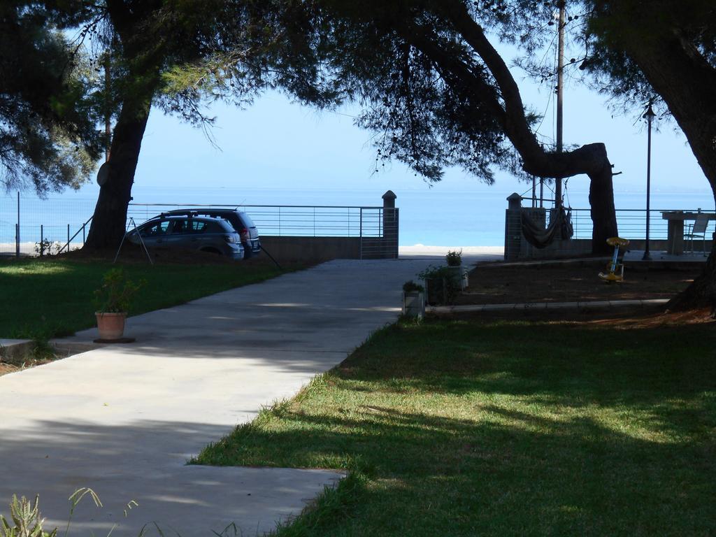 Brunello Seaside Apartments Lefkada City ภายนอก รูปภาพ